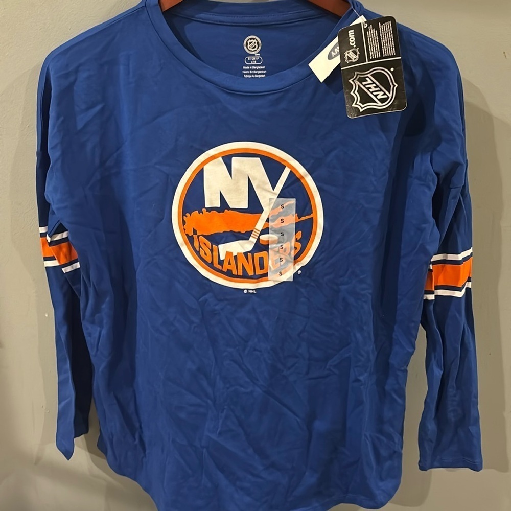 New with tags, New York Islanders long sleeve T-shirt size small 4–6 🏒💙🧡